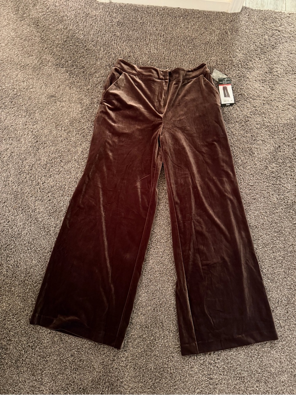 Sofia Vergara brown velvet trousers